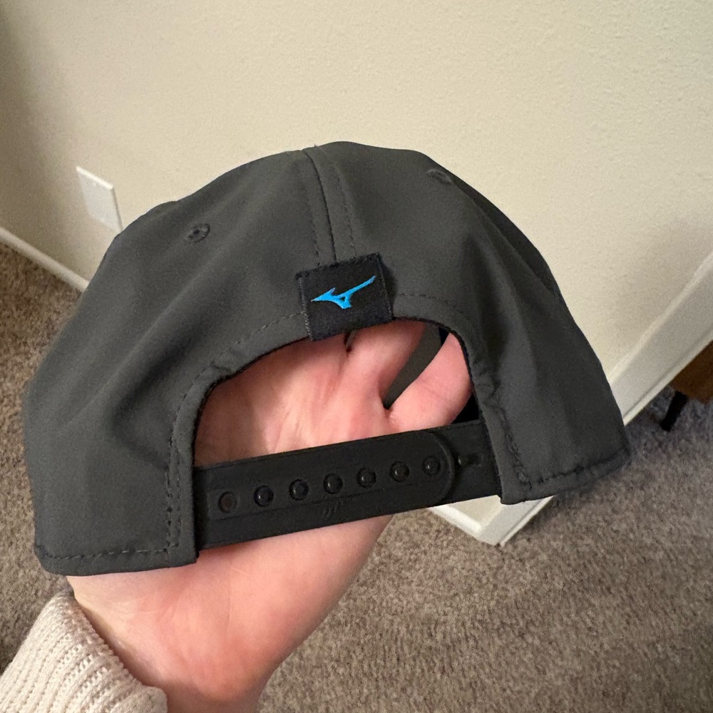 Grey Mizuno Cap - Picture 2 of 3